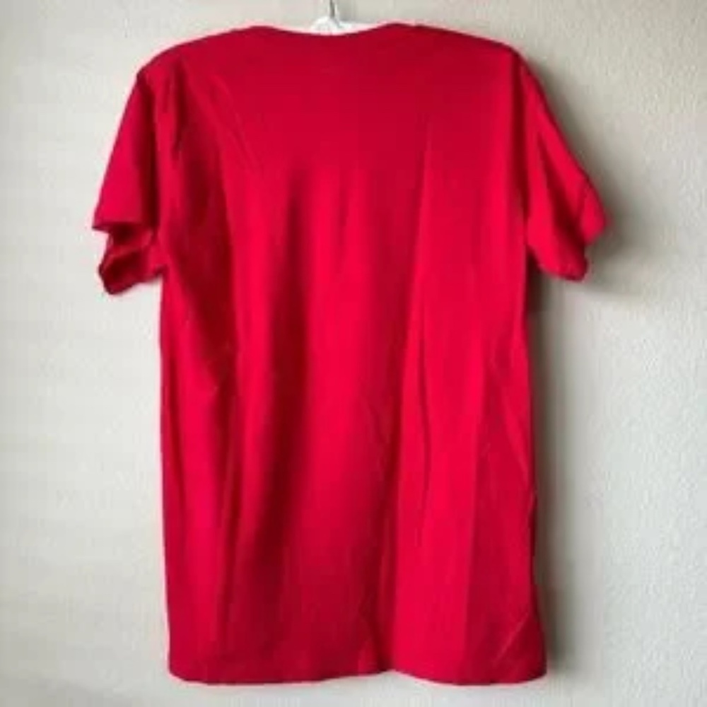Believe T-shirt  Red  Santa Hat on the B Christmas Holiday  Winter Size Medium - Picture 11 of 13